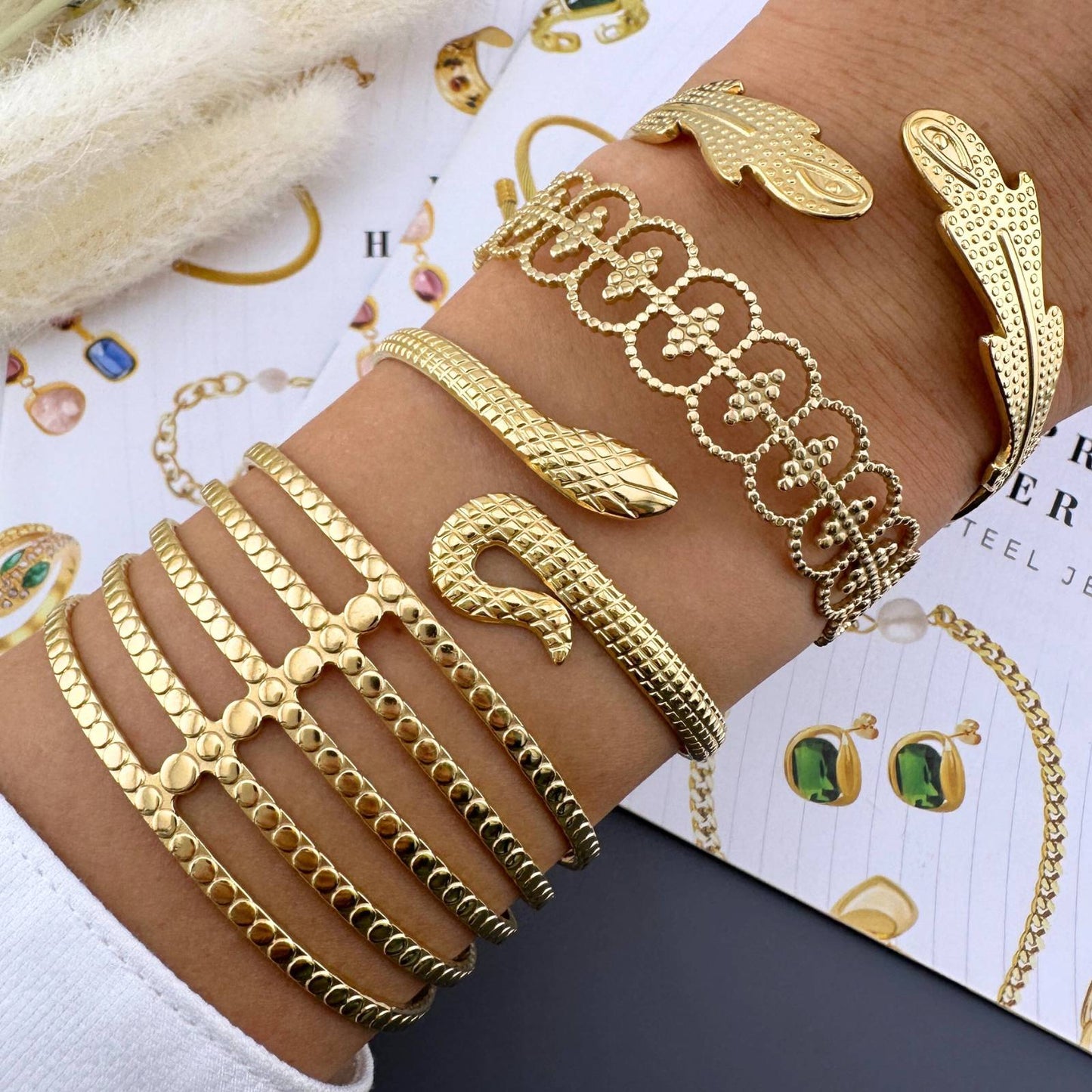 18K gold plated Stainless steel Leafs bracelet, Intensity