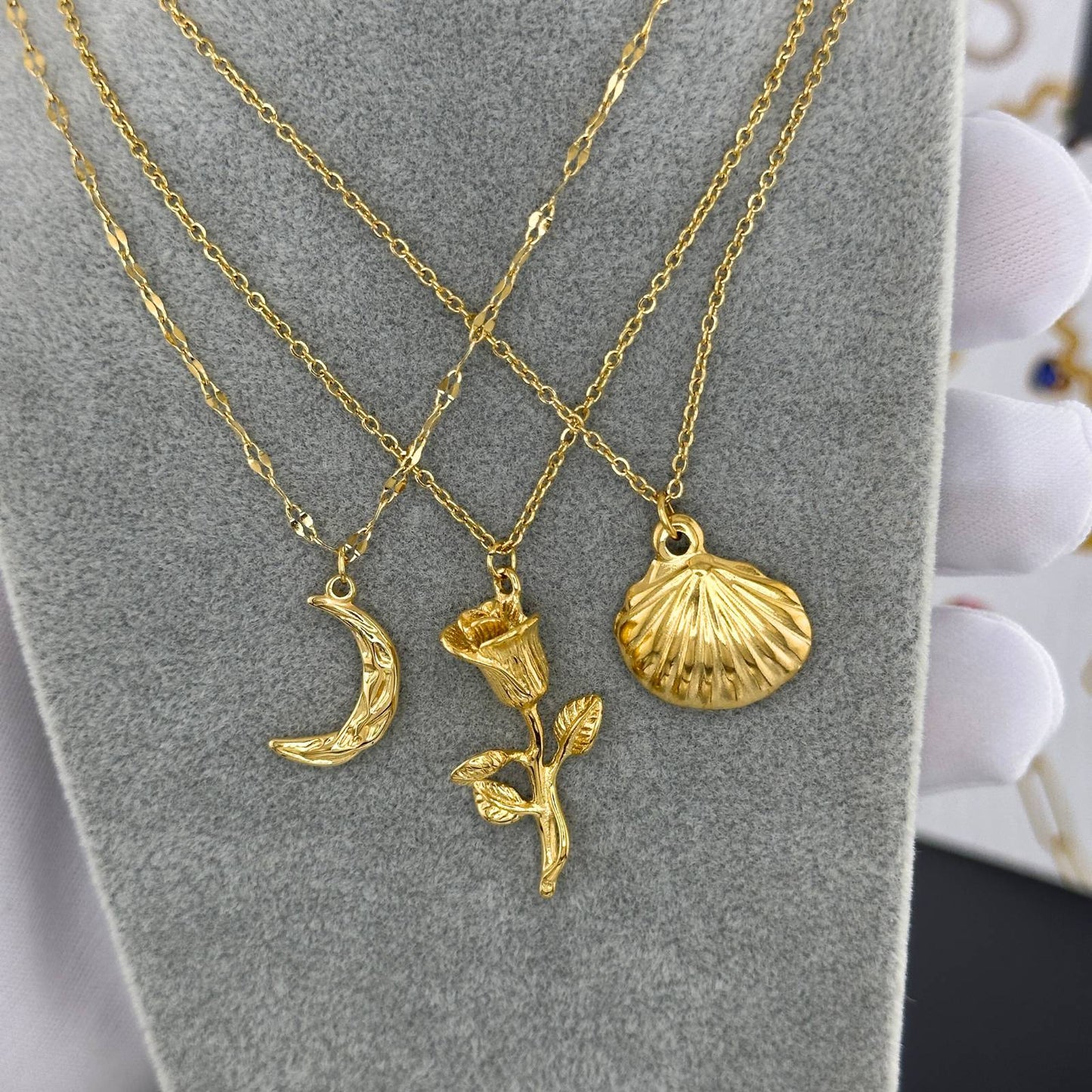 18K gold plated Stainless steel Flower necklace, Intensity